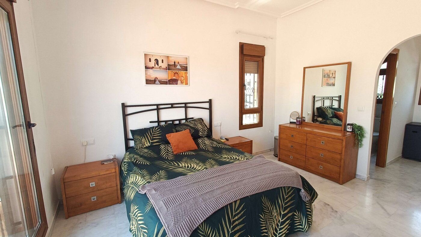 3-Bedroom Villa in Comunidad Valenciana, Algorfa - Image 21