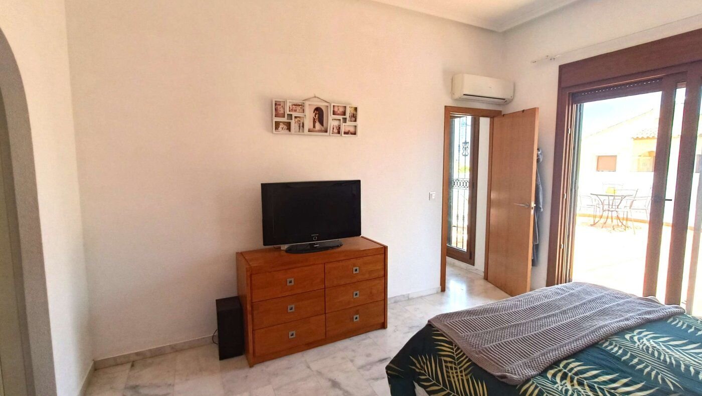 3-Bedroom Villa in Comunidad Valenciana, Algorfa - Image 23