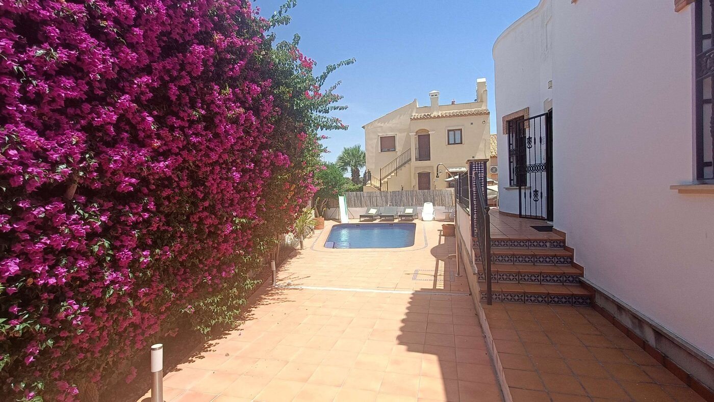 3-Bedroom Villa in Comunidad Valenciana, Algorfa - Image 39