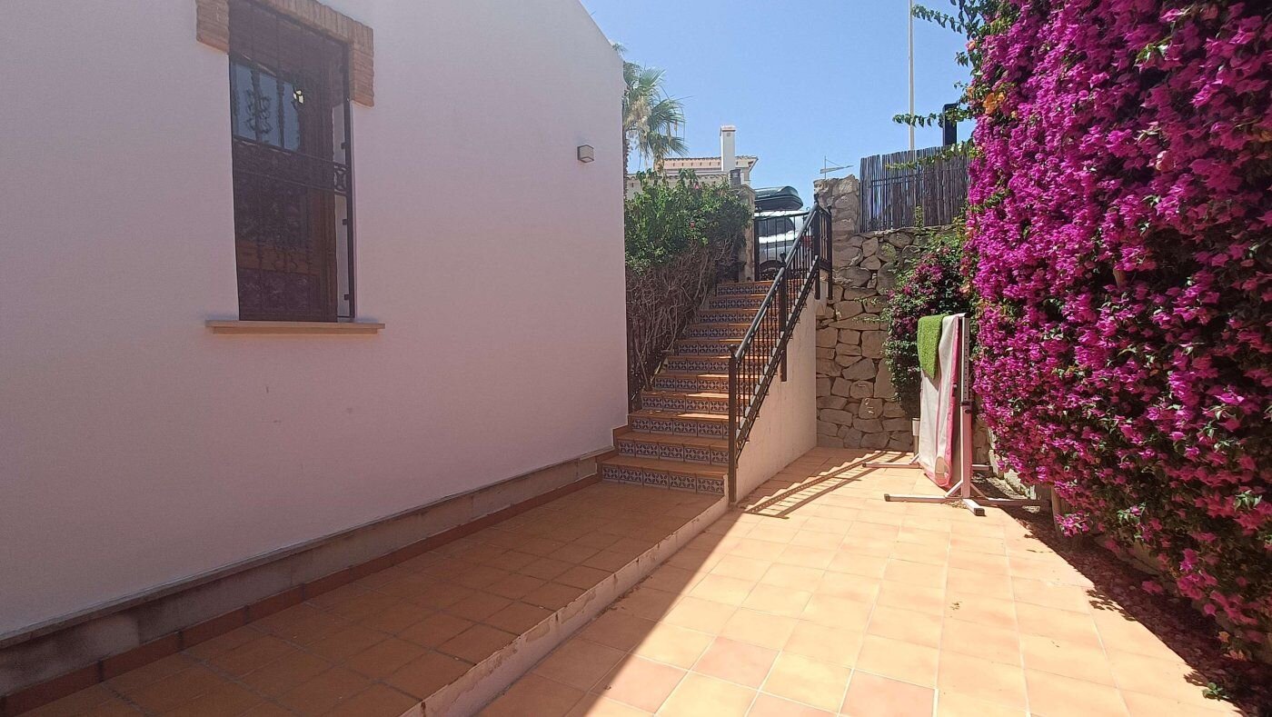 3-Bedroom Villa in Comunidad Valenciana, Algorfa - Image 40