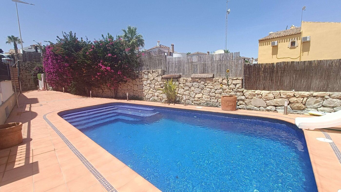 3-Bedroom Villa in Comunidad Valenciana, Algorfa - Image 42