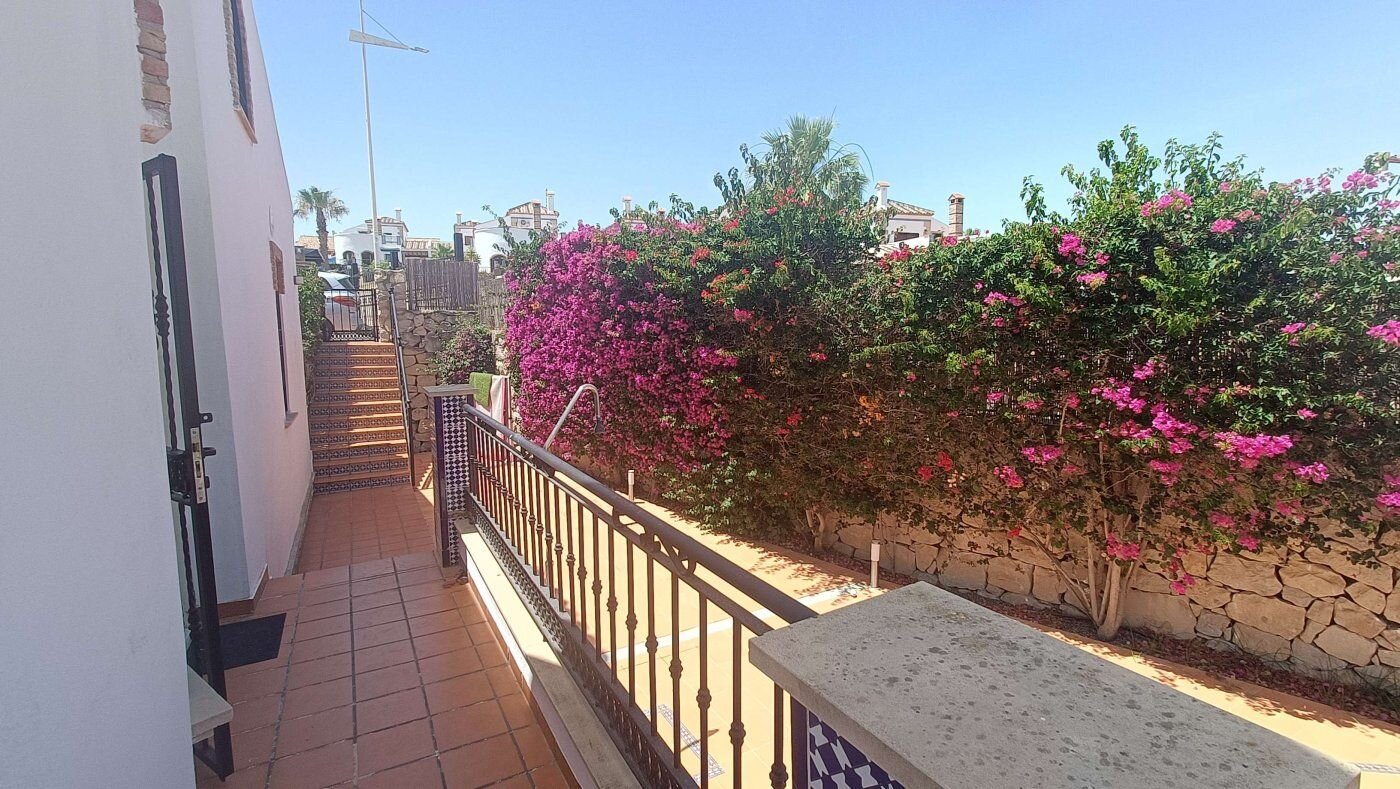 3-Bedroom Villa in Comunidad Valenciana, Algorfa - Image 48