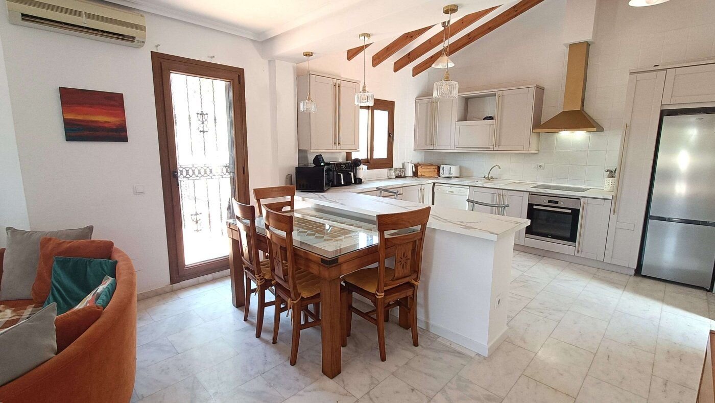 3-Bedroom Villa in Comunidad Valenciana, Algorfa - Image 7