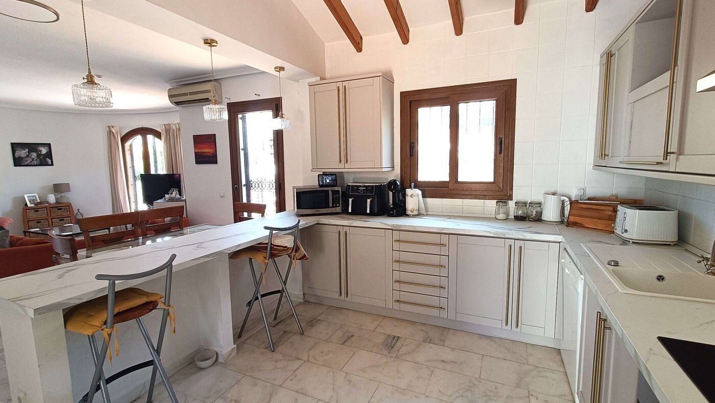 3-Bedroom Villa in Comunidad Valenciana, Algorfa - Image 9