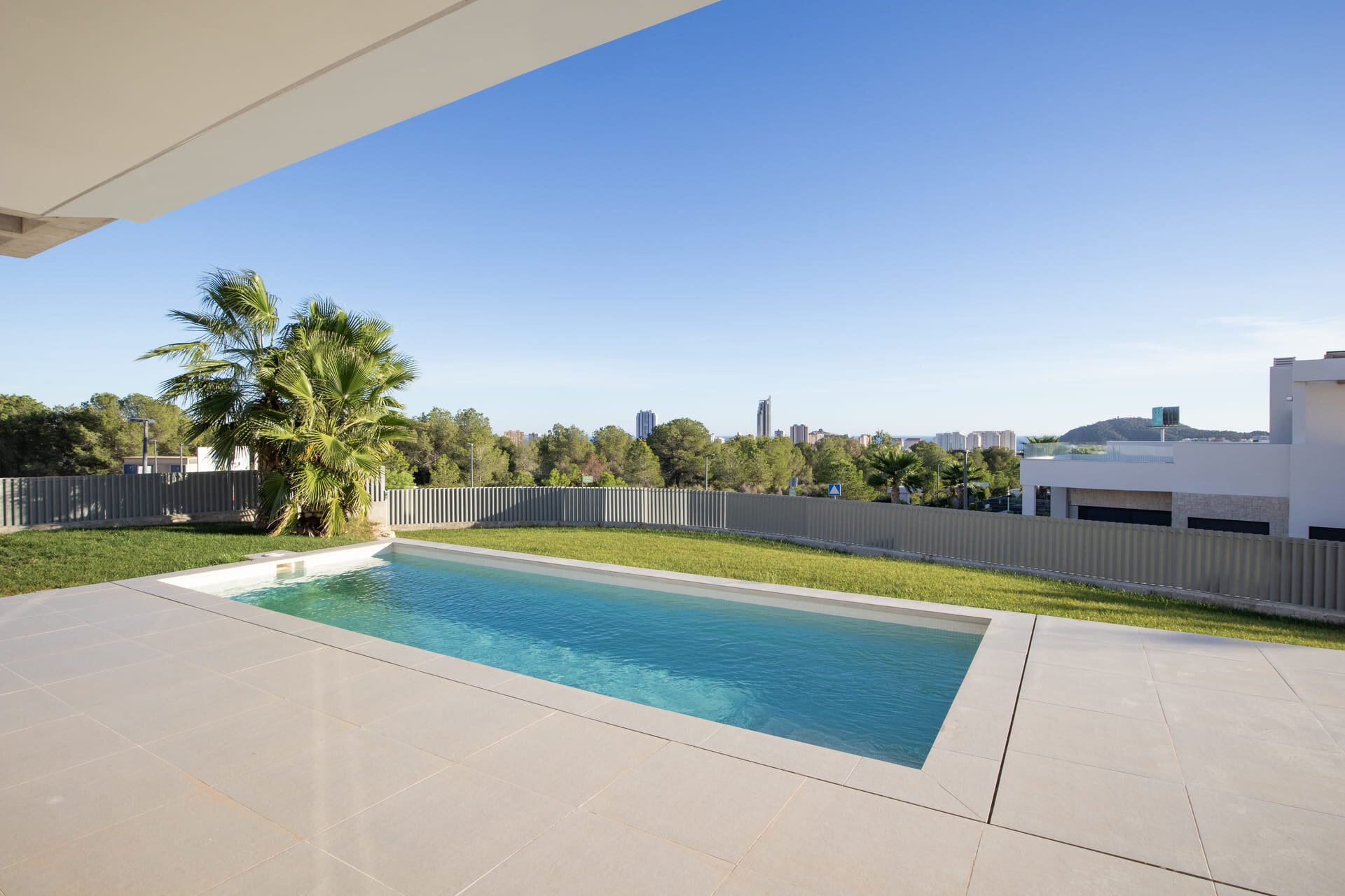 4-Bedroom Semi-Detached House in Finestrat - Image 2