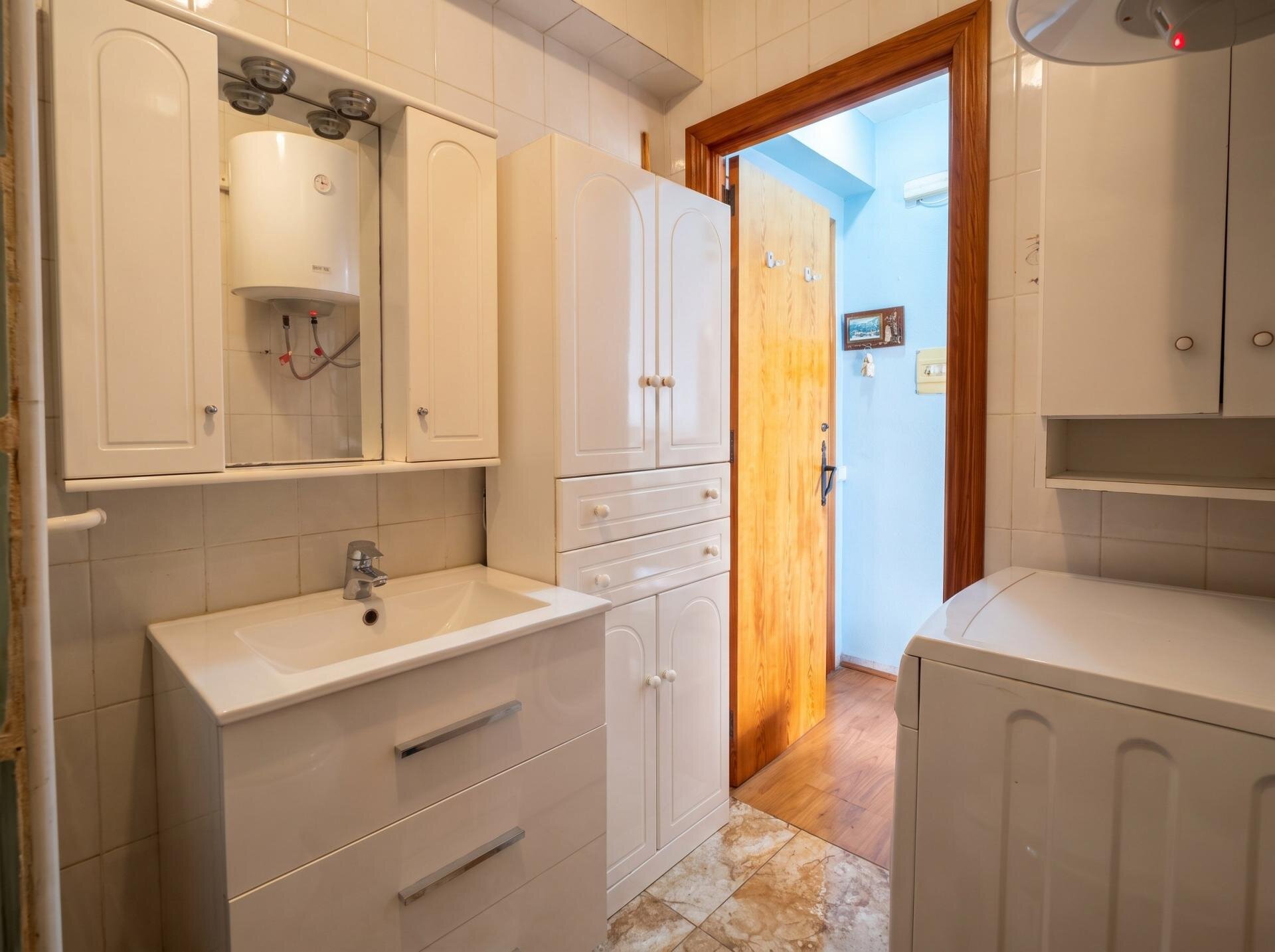 1-Bedroom Apartment in La Veleta, Torrevieja - Image 13