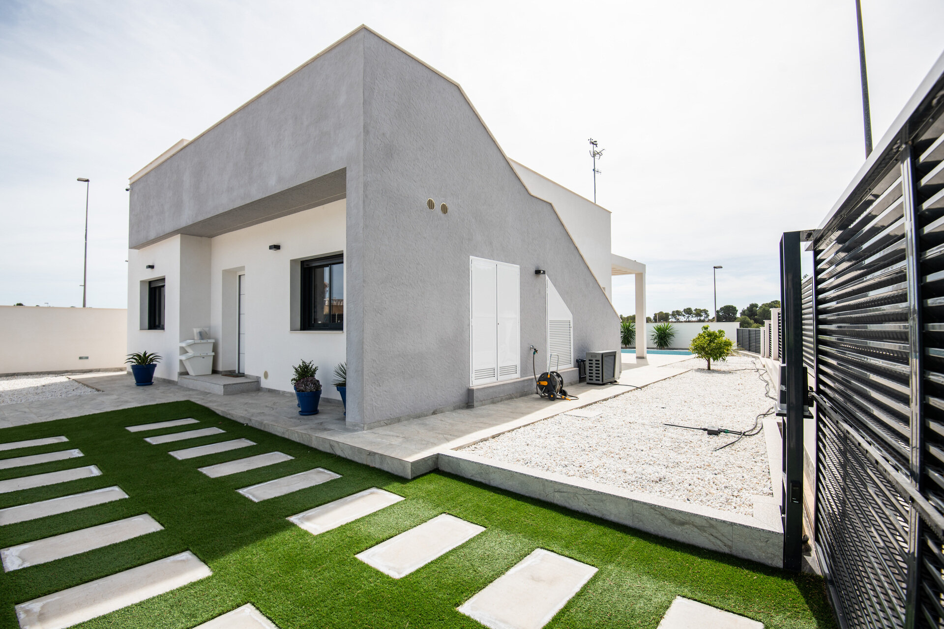 2-Bedroom Detached House in Pinar de Campoverde - Image 11