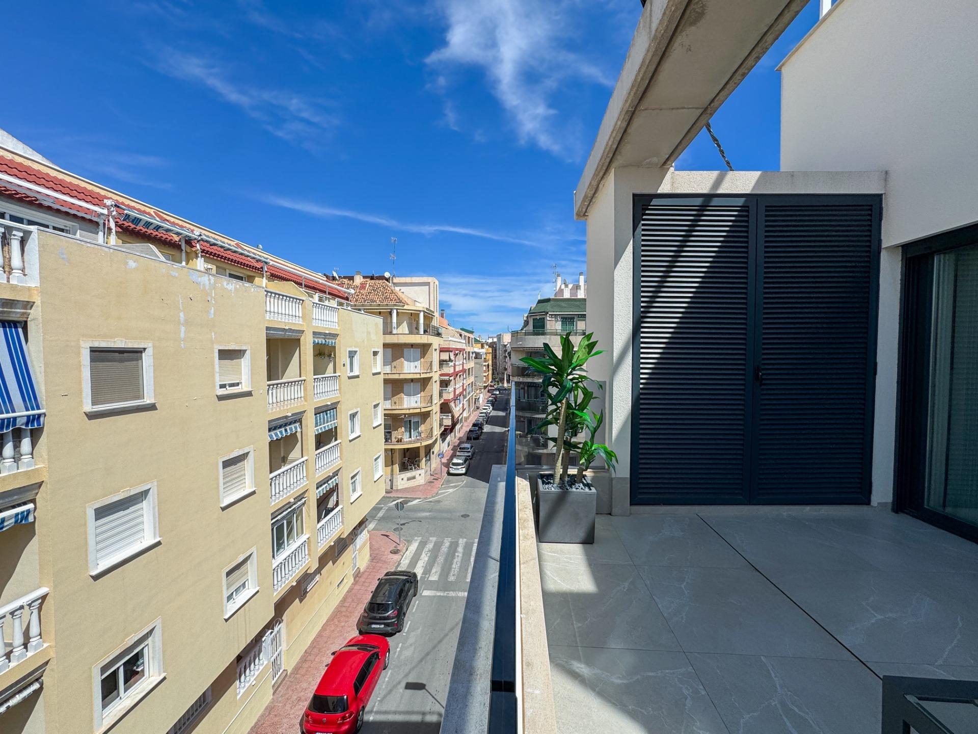 3-Bedroom Penthouse Duplex in Playa del Cura, Torrevieja - Image 13