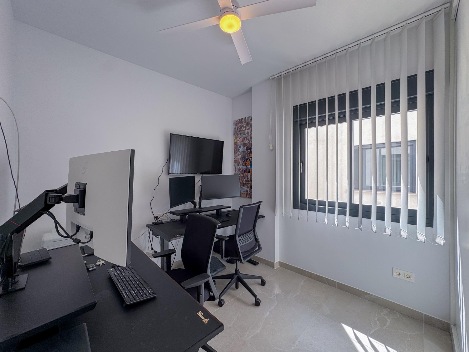 3-Bedroom Penthouse Duplex in Playa del Cura, Torrevieja - Image 25