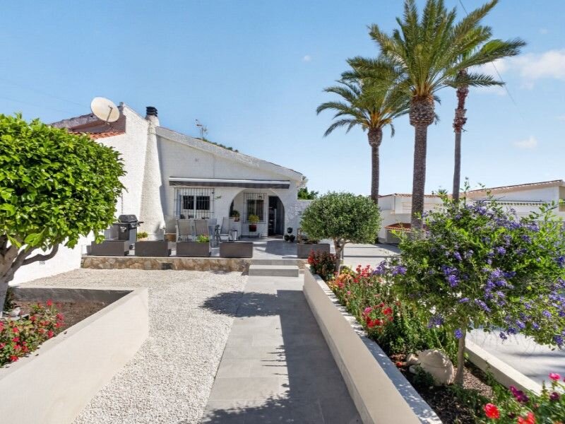 3-Bedroom Villa in Nueva Torrevieja, Torrevieja - Image 2