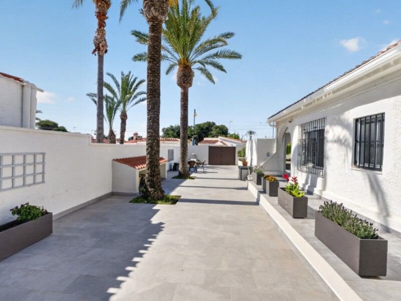 3-Bedroom Villa in Nueva Torrevieja, Torrevieja - Image 4