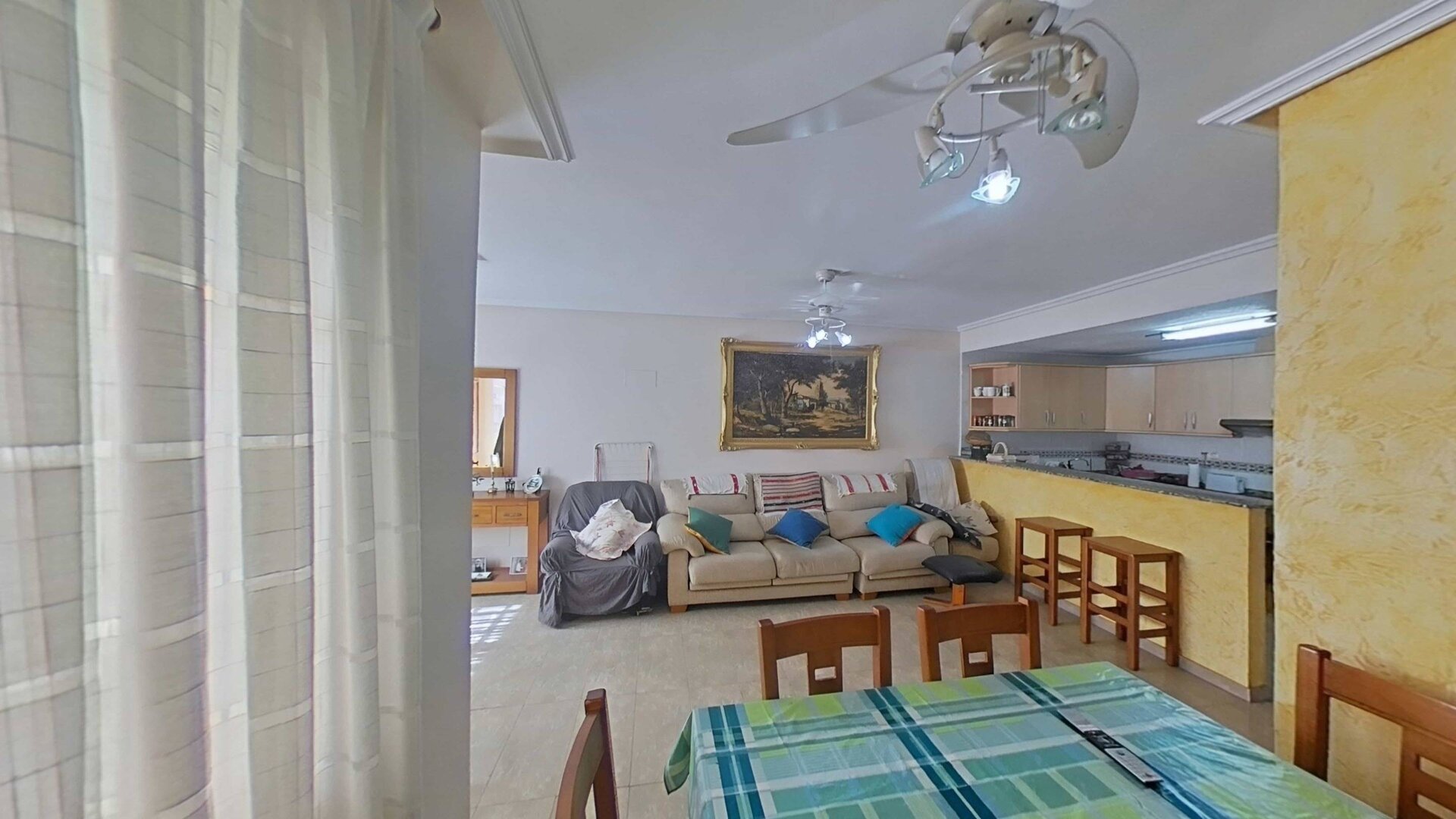 4-Bedroom Apartment in Estacion de Autobuses, Torrevieja - Image 28