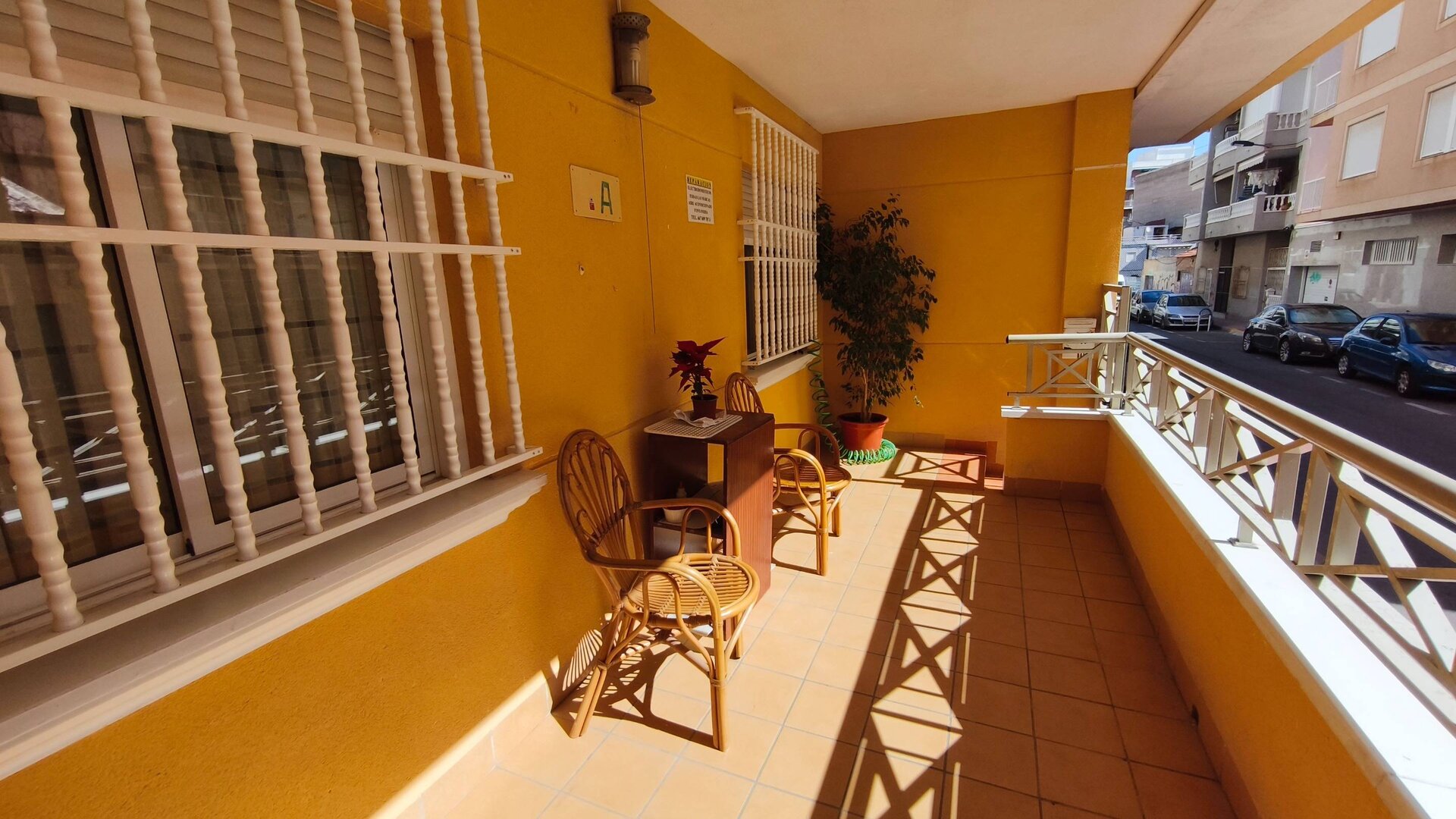 4-Bedroom Apartment in Estacion de Autobuses, Torrevieja - Image 3
