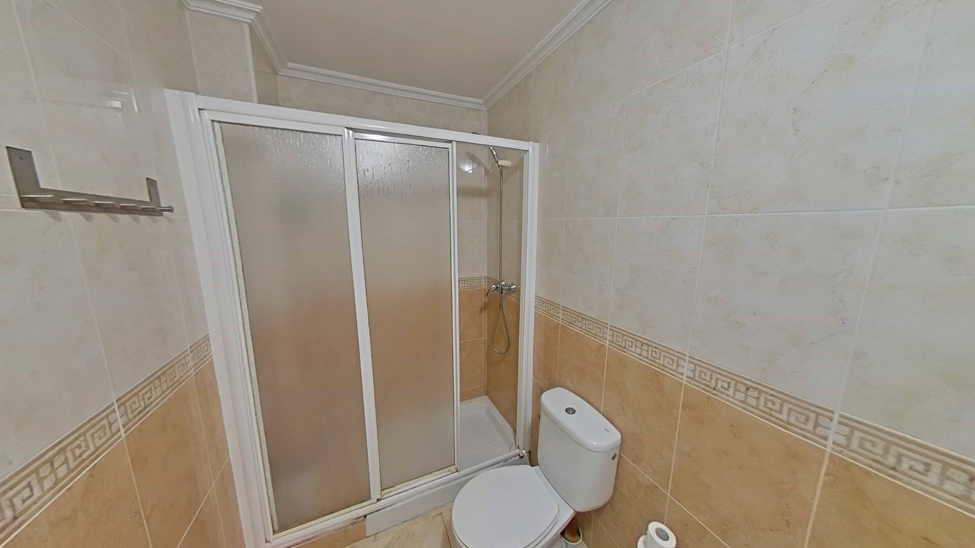 4-Bedroom Apartment in Estacion de Autobuses, Torrevieja - Image 32