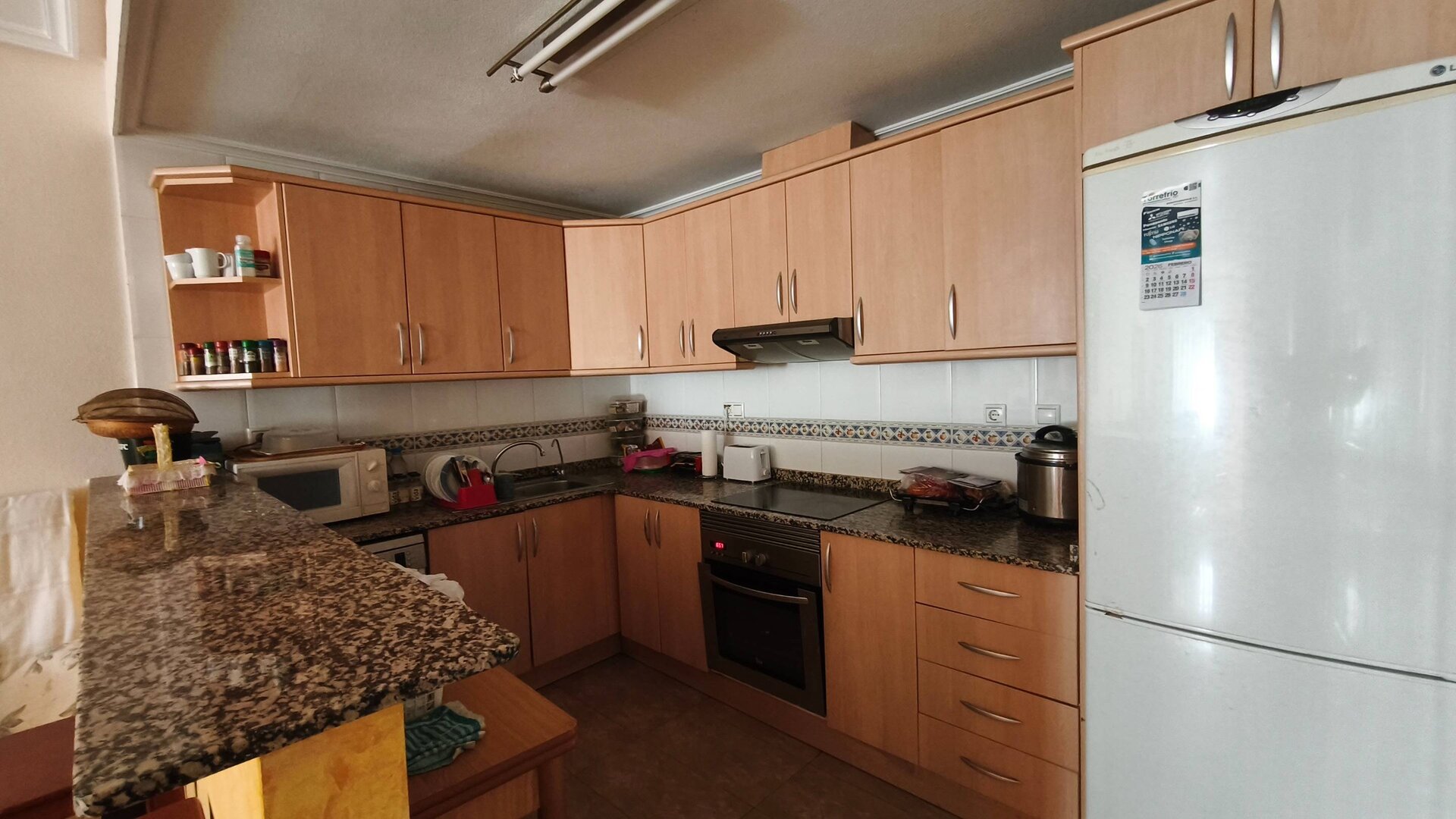 4-Bedroom Apartment in Estacion de Autobuses, Torrevieja - Image 6