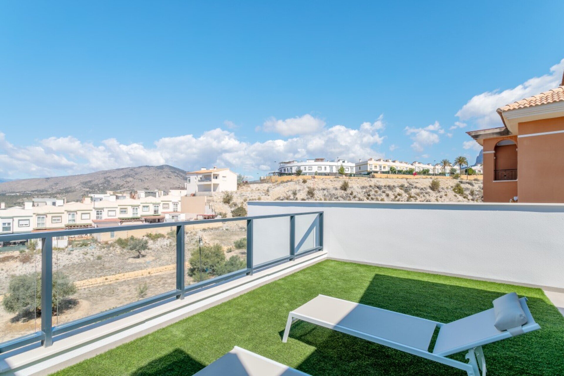 4-Bedroom Detached House in Finestrat - Image 2
