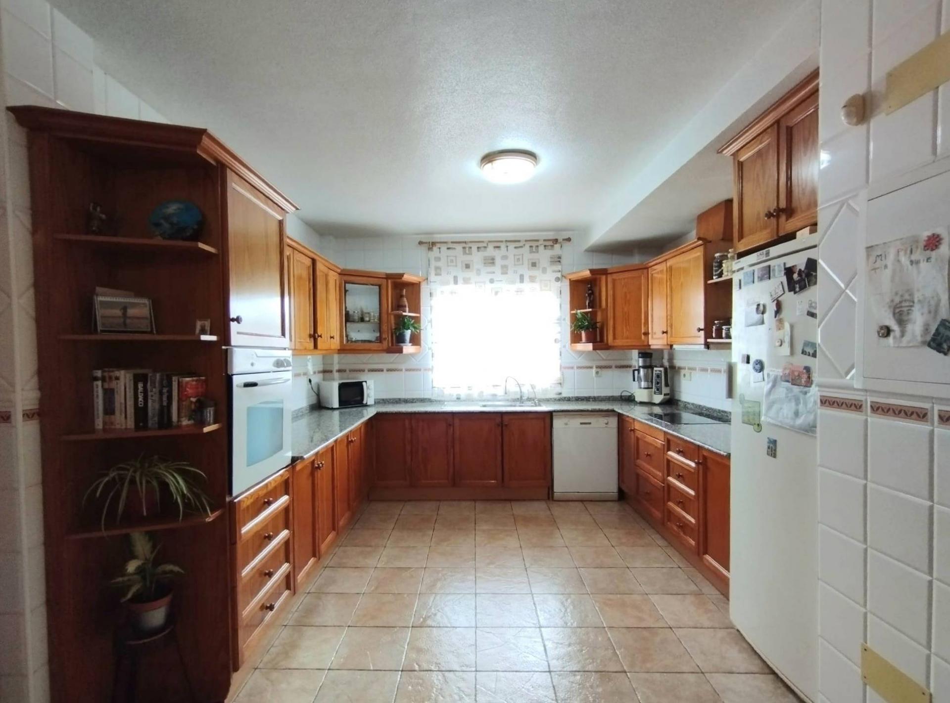 6-Bedroom Villa in La Siesta - El Salado - Torreta, Torrevieja - Image 10