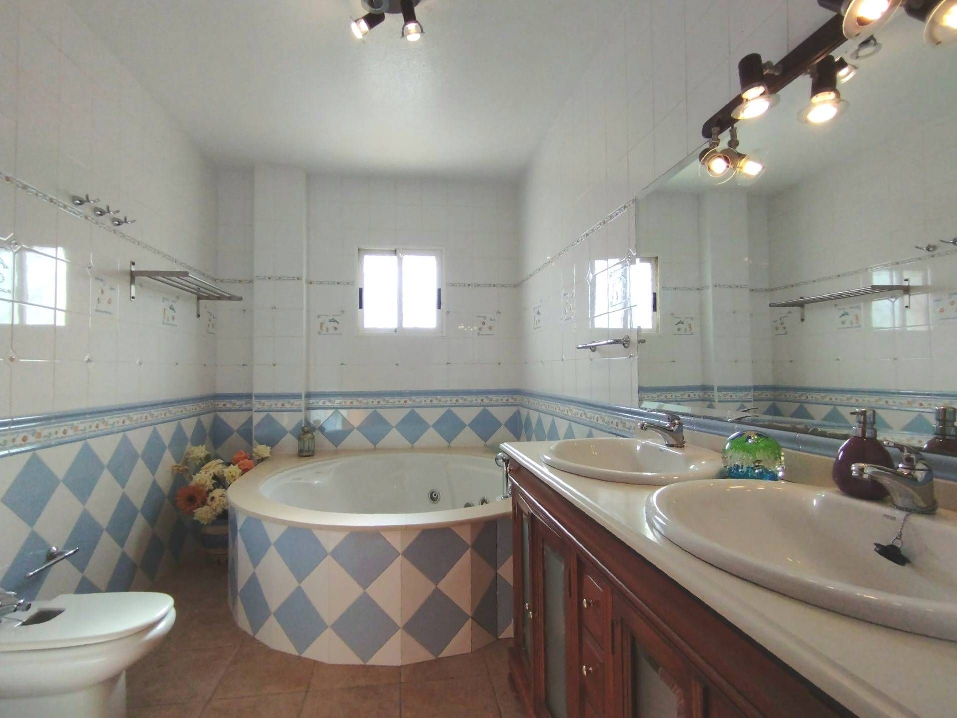 6-Bedroom Villa in La Siesta - El Salado - Torreta, Torrevieja - Image 21