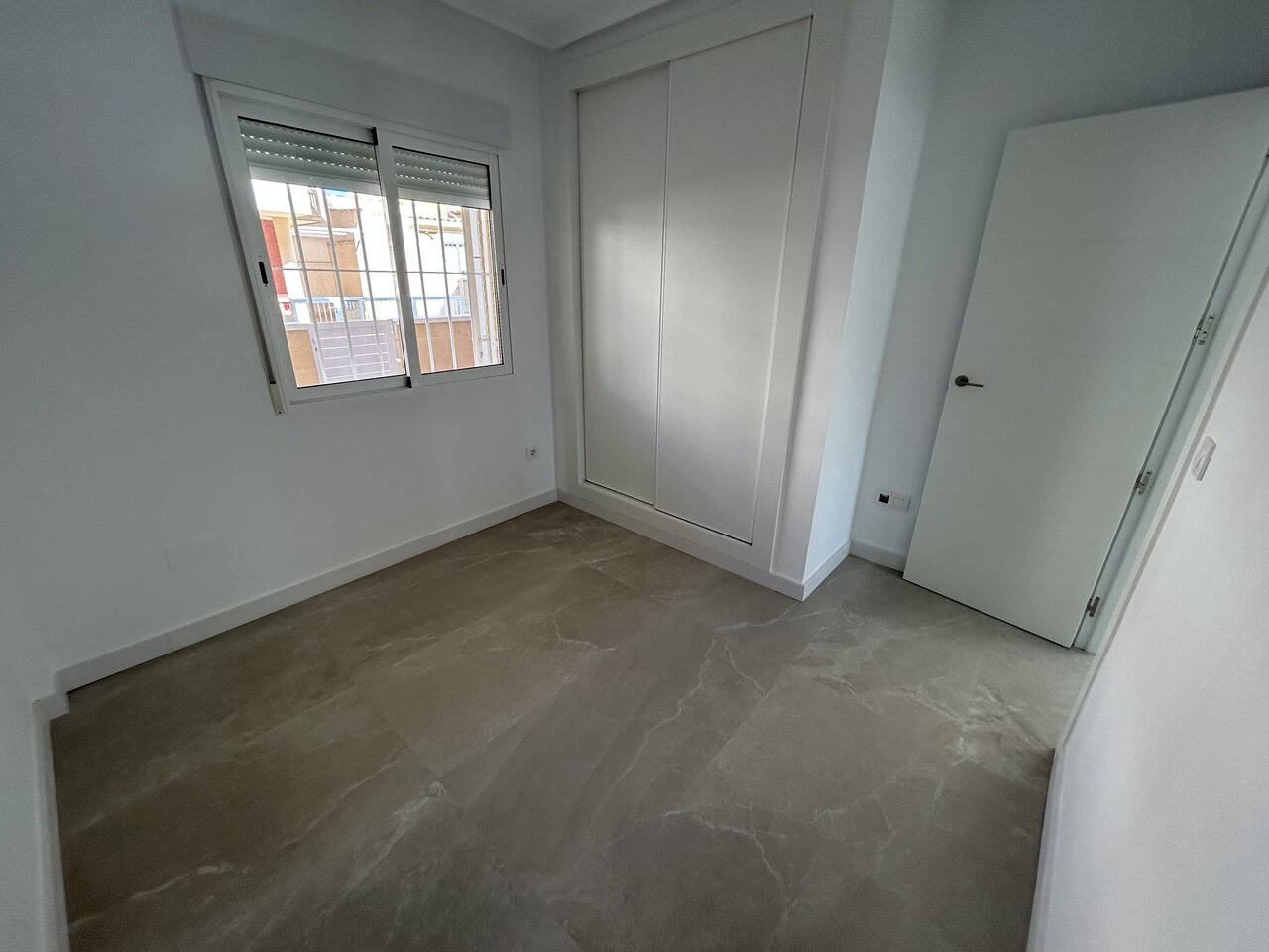 2-Bedroom Apartment in Pilar de la Horadada - Image 11