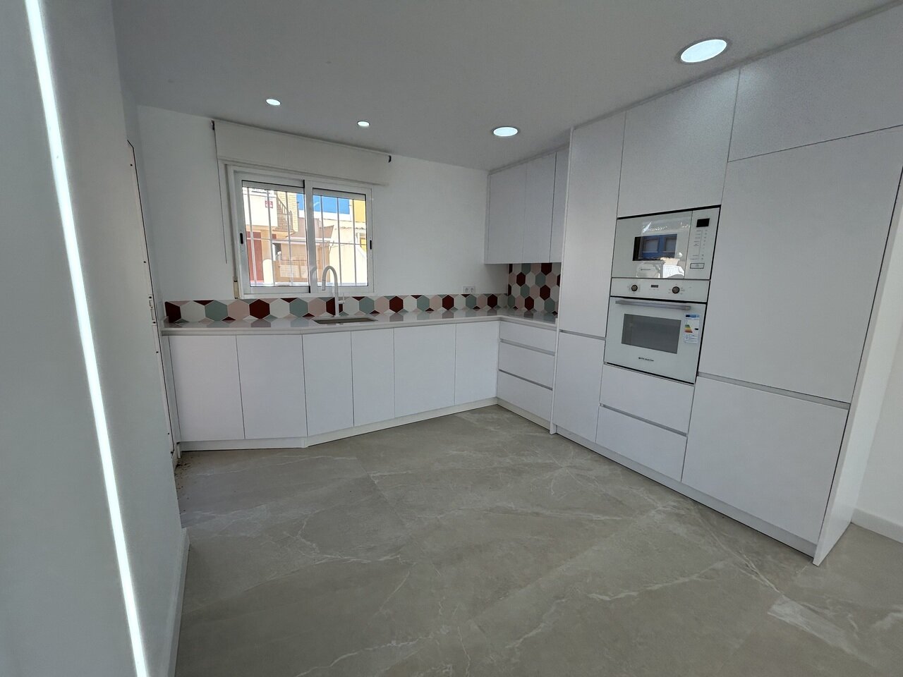 2-Bedroom Apartment in Pilar de la Horadada - Image 5