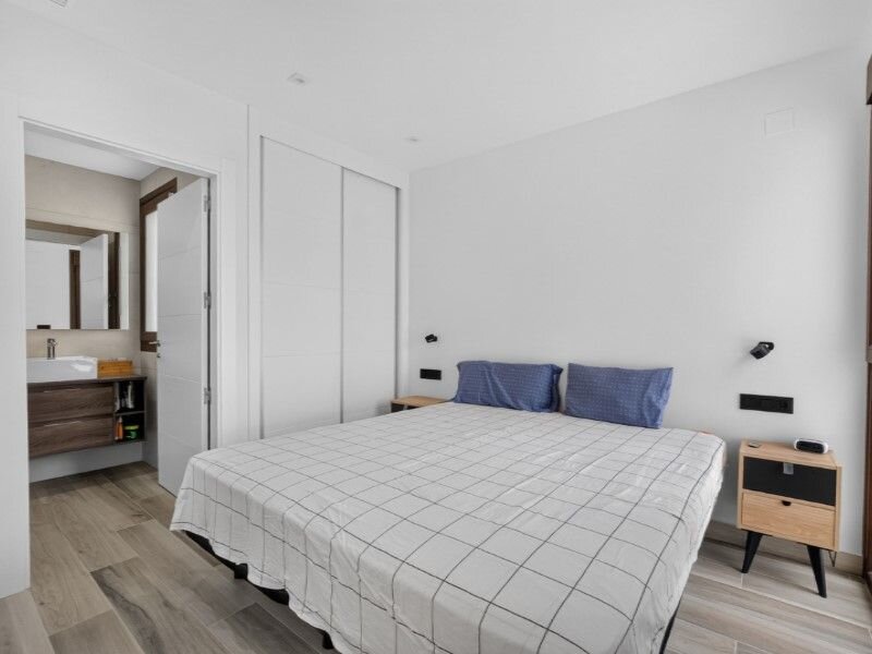 4-Bedroom Villa in Los Balcones, Torrevieja - Image 15