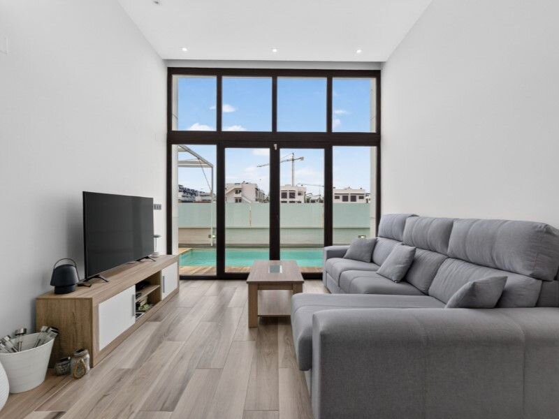 4-Bedroom Villa in Los Balcones, Torrevieja - Image 6