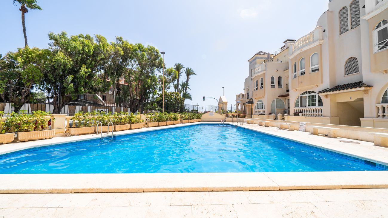 2-Bedroom Apartment in Centro, Torrevieja - Image 32