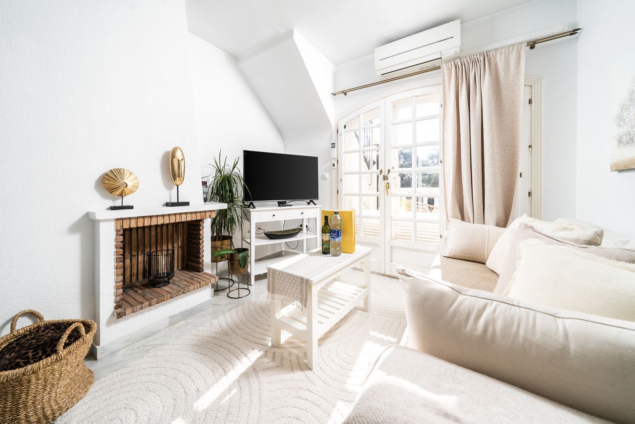 2-Bedroom Apartment in Centro, Torrevieja - Image 4