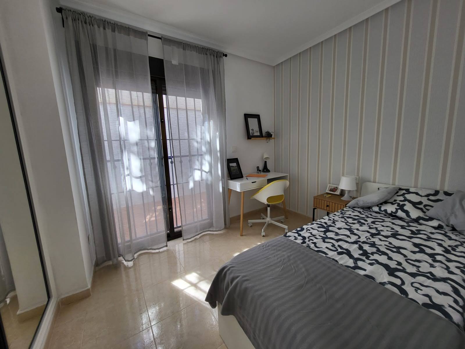 3-Bedroom House in San Miguel de Salinas - Image 10