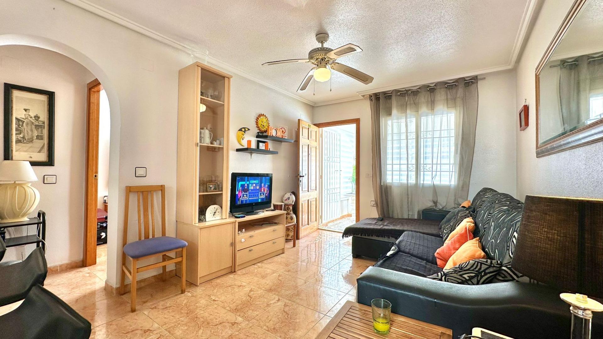 Bungalow met 2 Slaapkamers in El Limonar, Torrevieja - Image 1