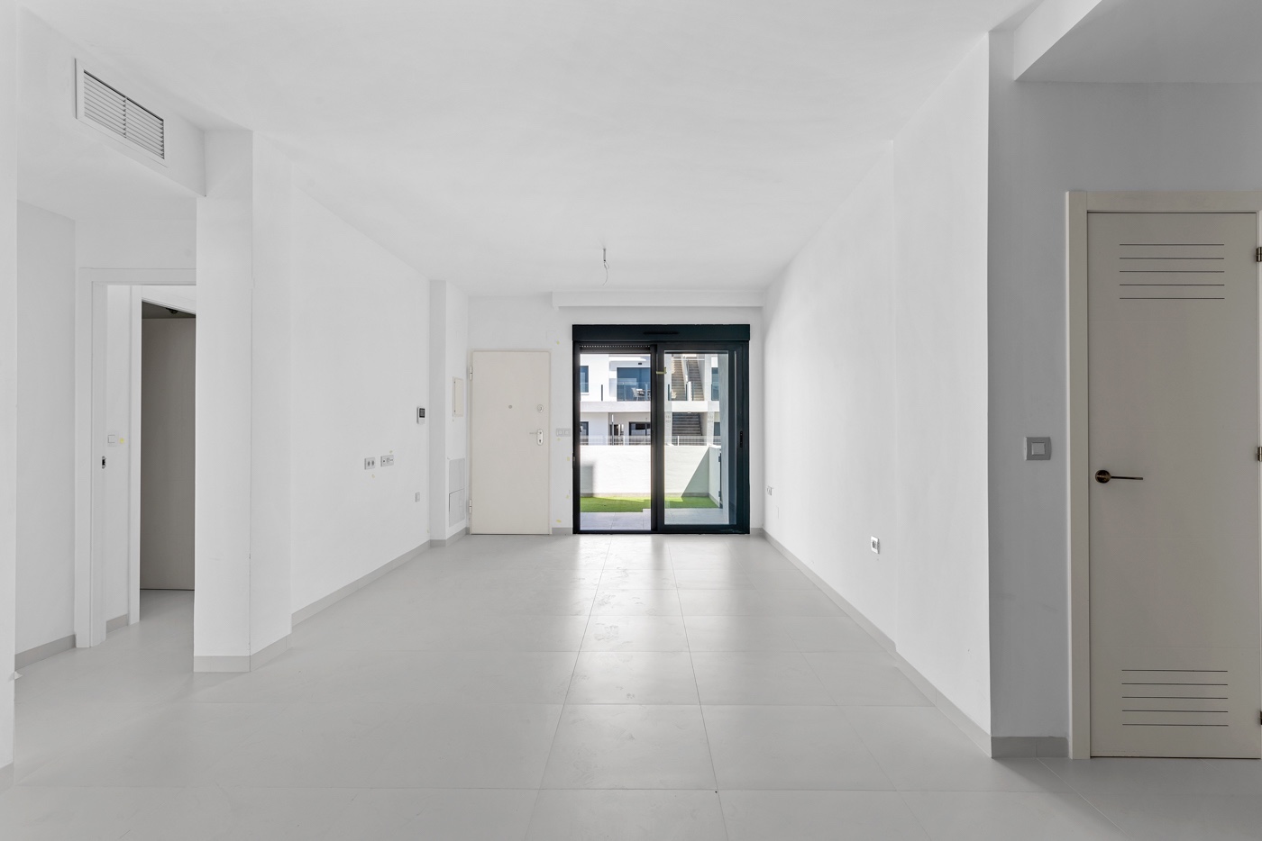 2-Bedroom Apartment in Pueblo, San Miguel de Salinas - Image 10