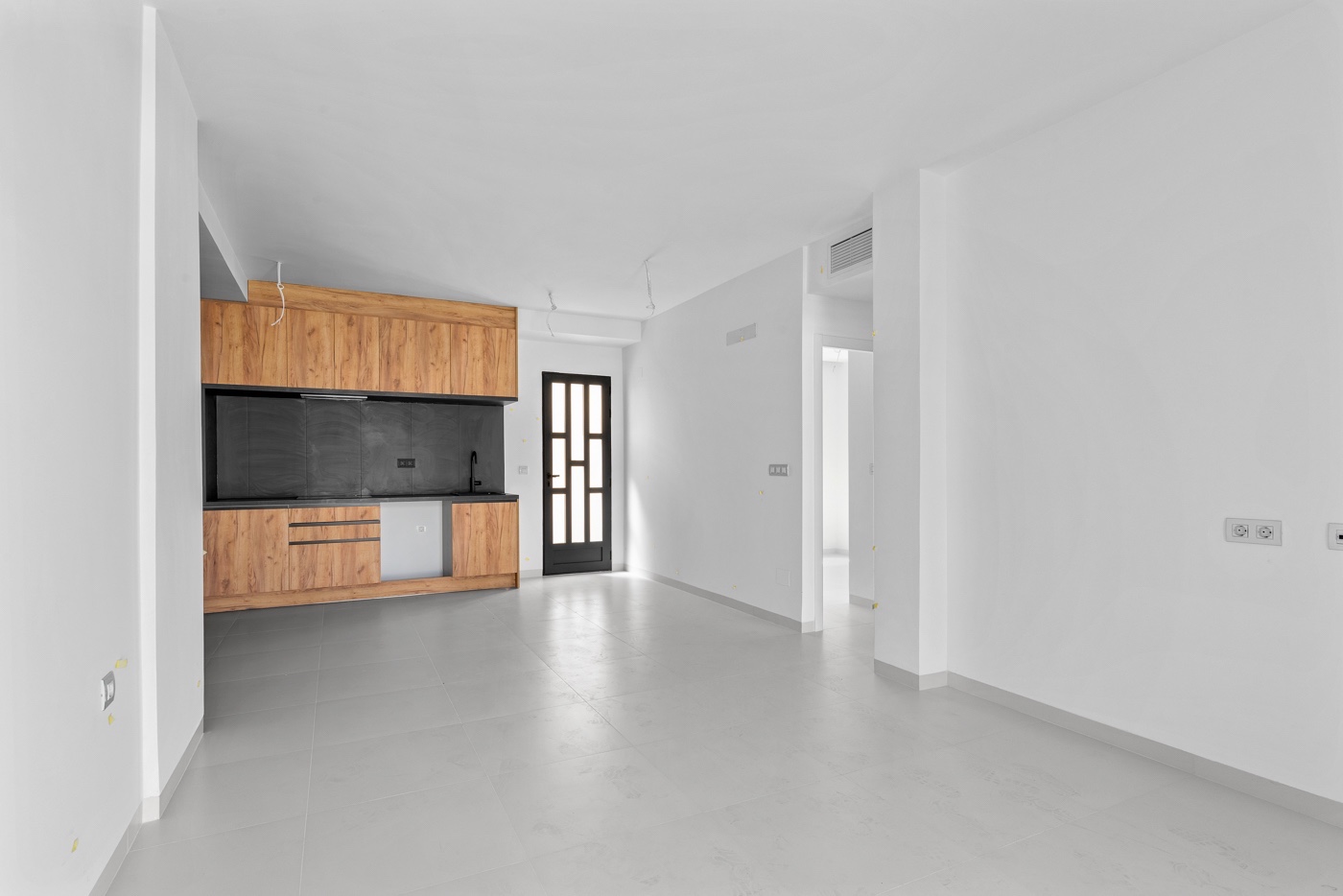 2-Bedroom Apartment in Pueblo, San Miguel de Salinas - Image 5