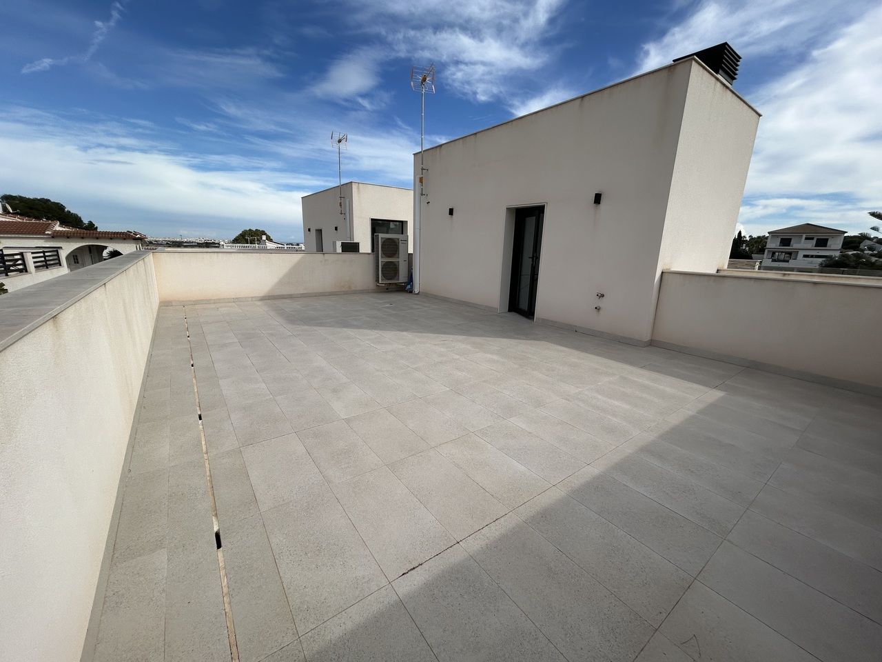 5-Bedroom Villa in La Siesta, Torrevieja - Image 23