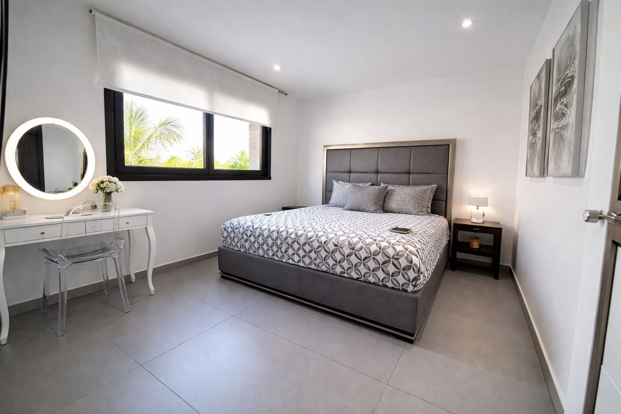 5-Bedroom Villa in La Siesta, Torrevieja - Image 8