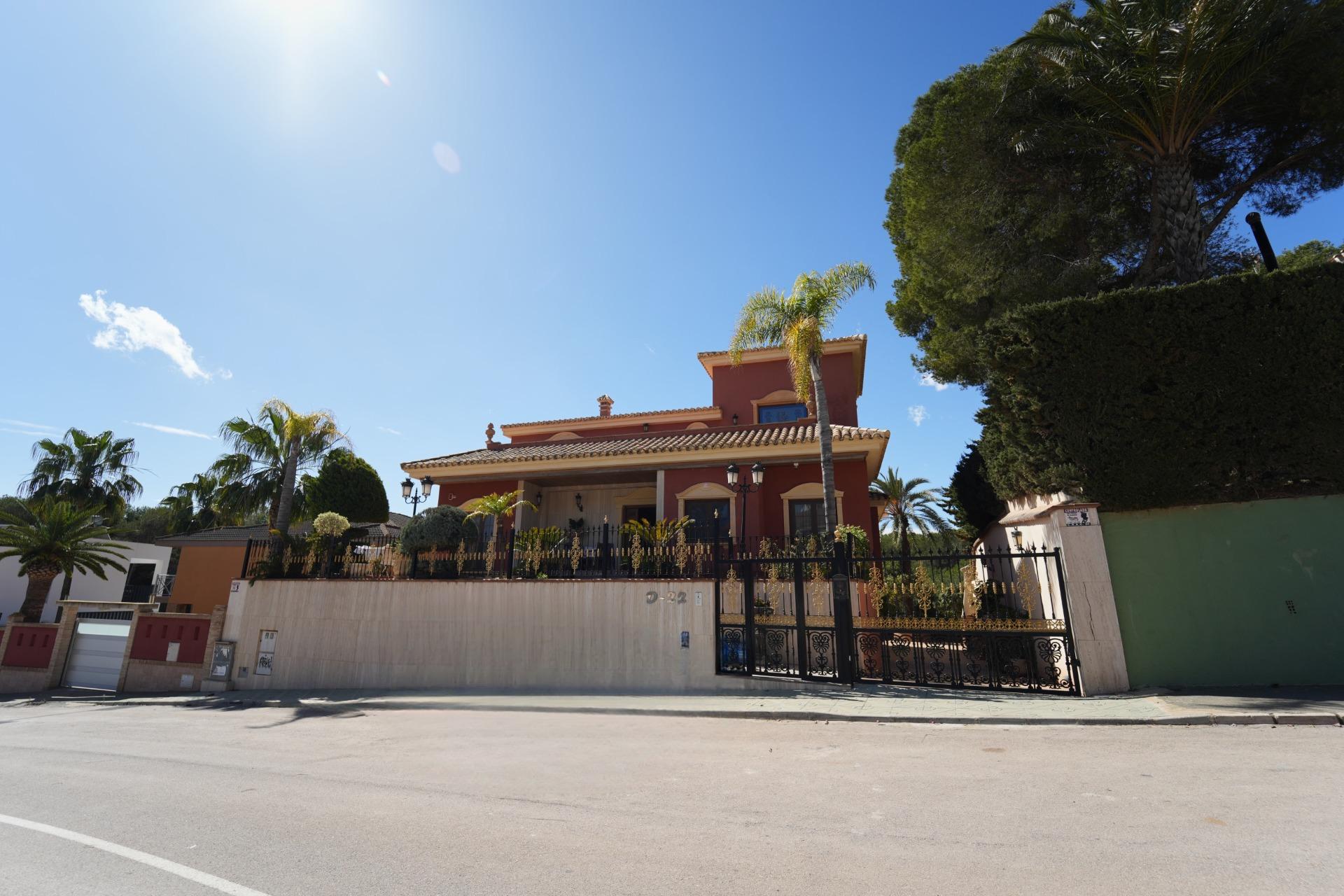 8-Bedroom Villa in Orihuela Costa - Image 1