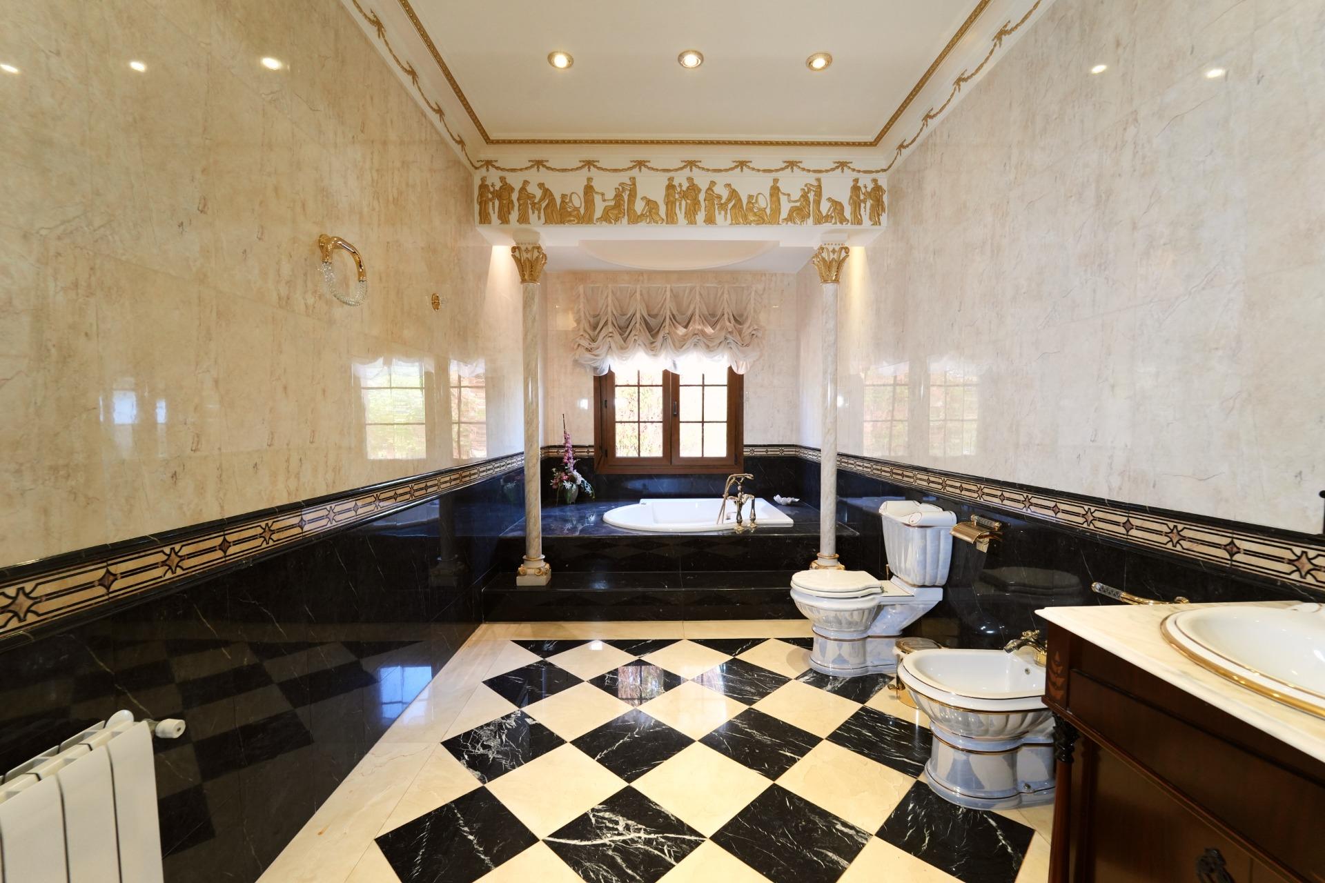 8-Bedroom Villa in Orihuela Costa - Image 42