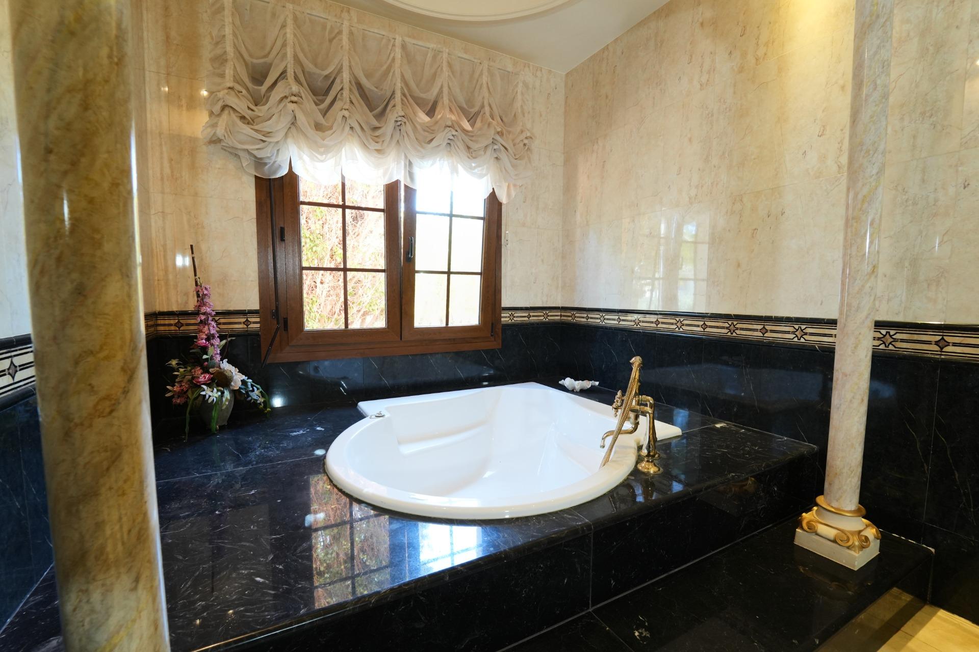 8-Bedroom Villa in Orihuela Costa - Image 43