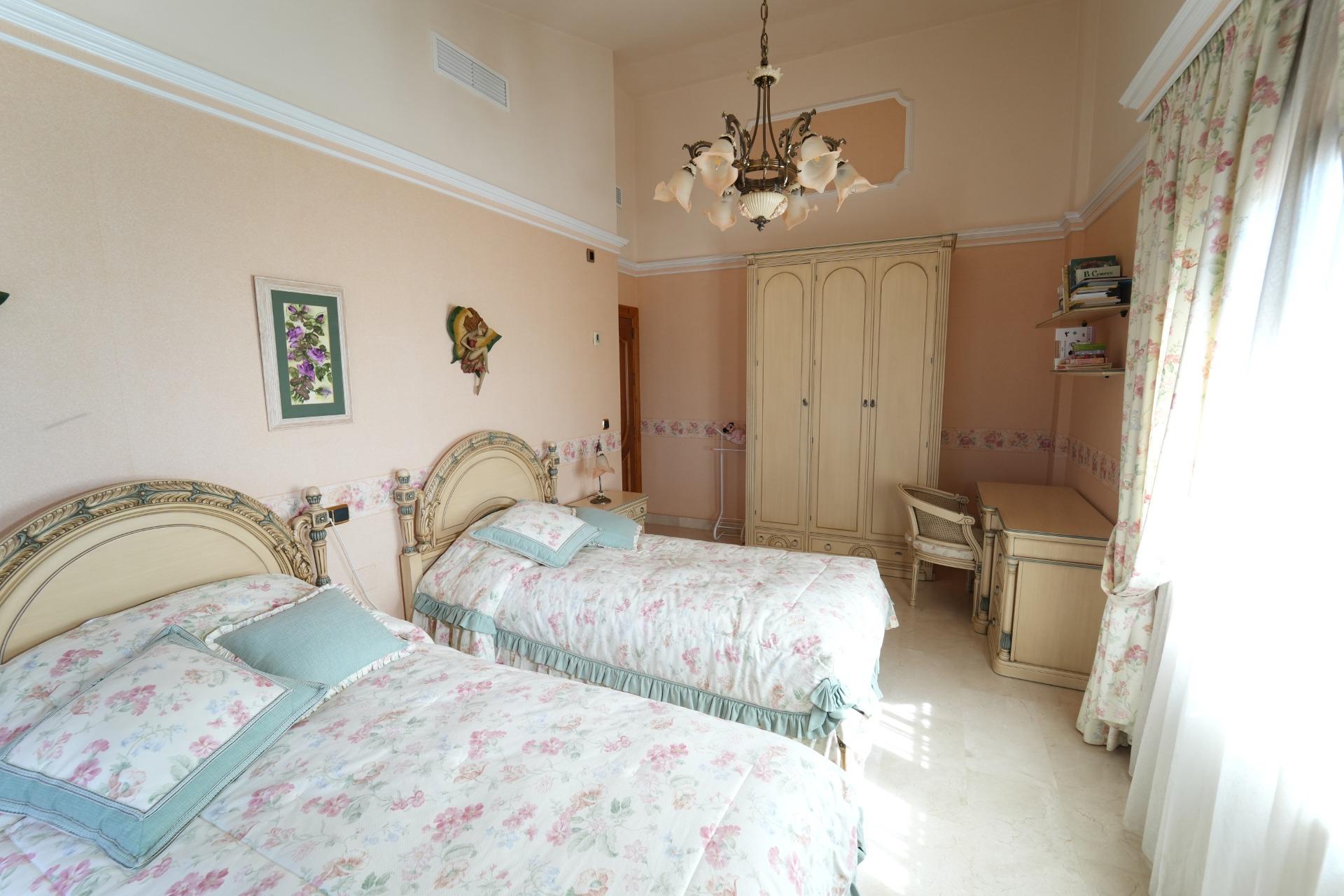 8-Bedroom Villa in Orihuela Costa - Image 6