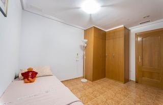 4-Bedroom Apartment in Estacion de Autobuses, Torrevieja - Image 24