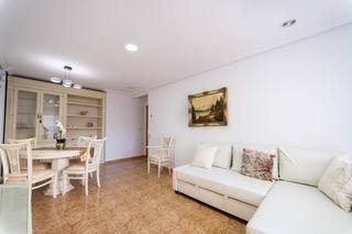 4-Bedroom Apartment in Estacion de Autobuses, Torrevieja - Image 6