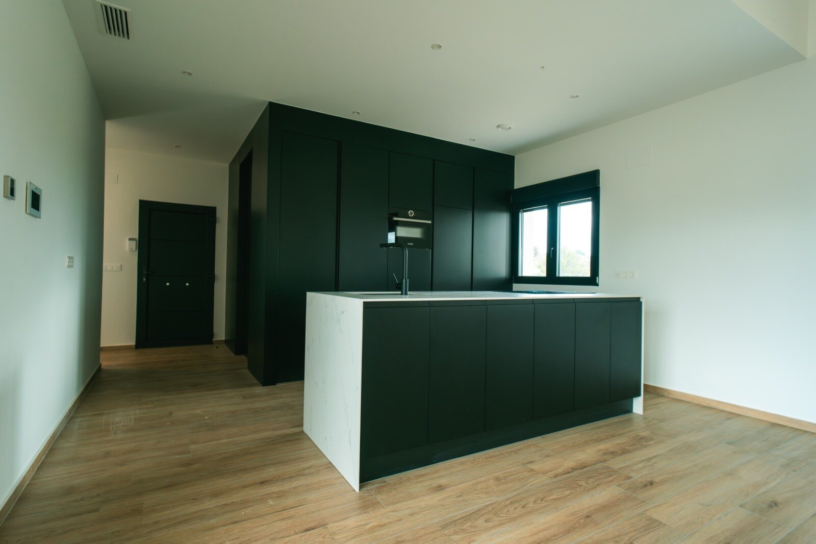 3-Bedroom Detached House in Pinoso - Image 18