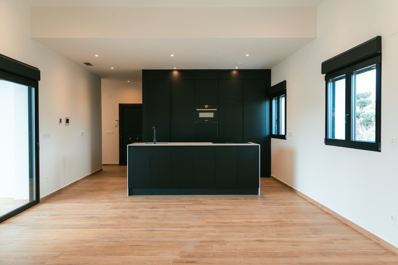 3-Bedroom Detached House in Pinoso - Image 19