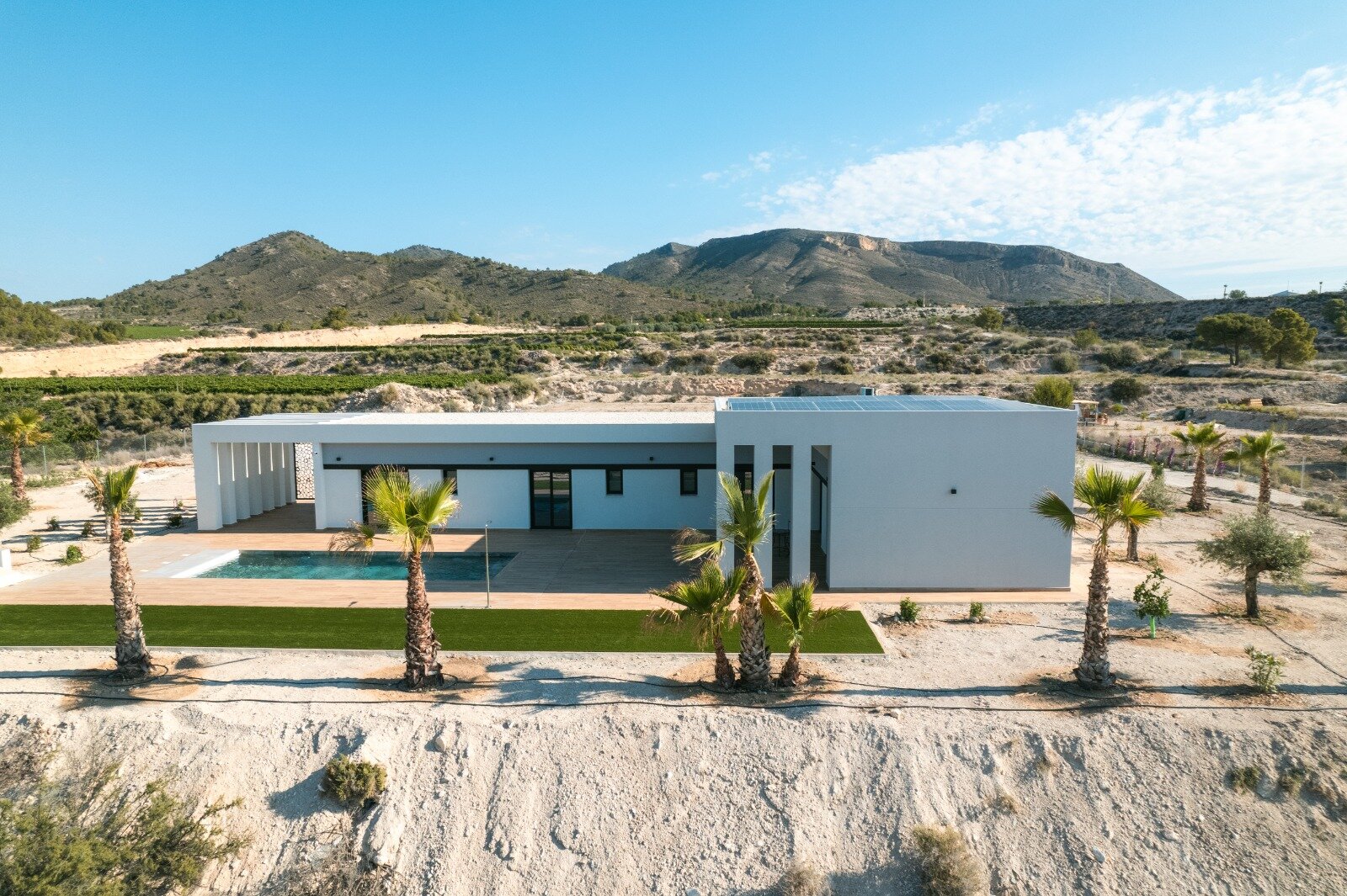3-Bedroom Detached House in Pinoso - Image 5