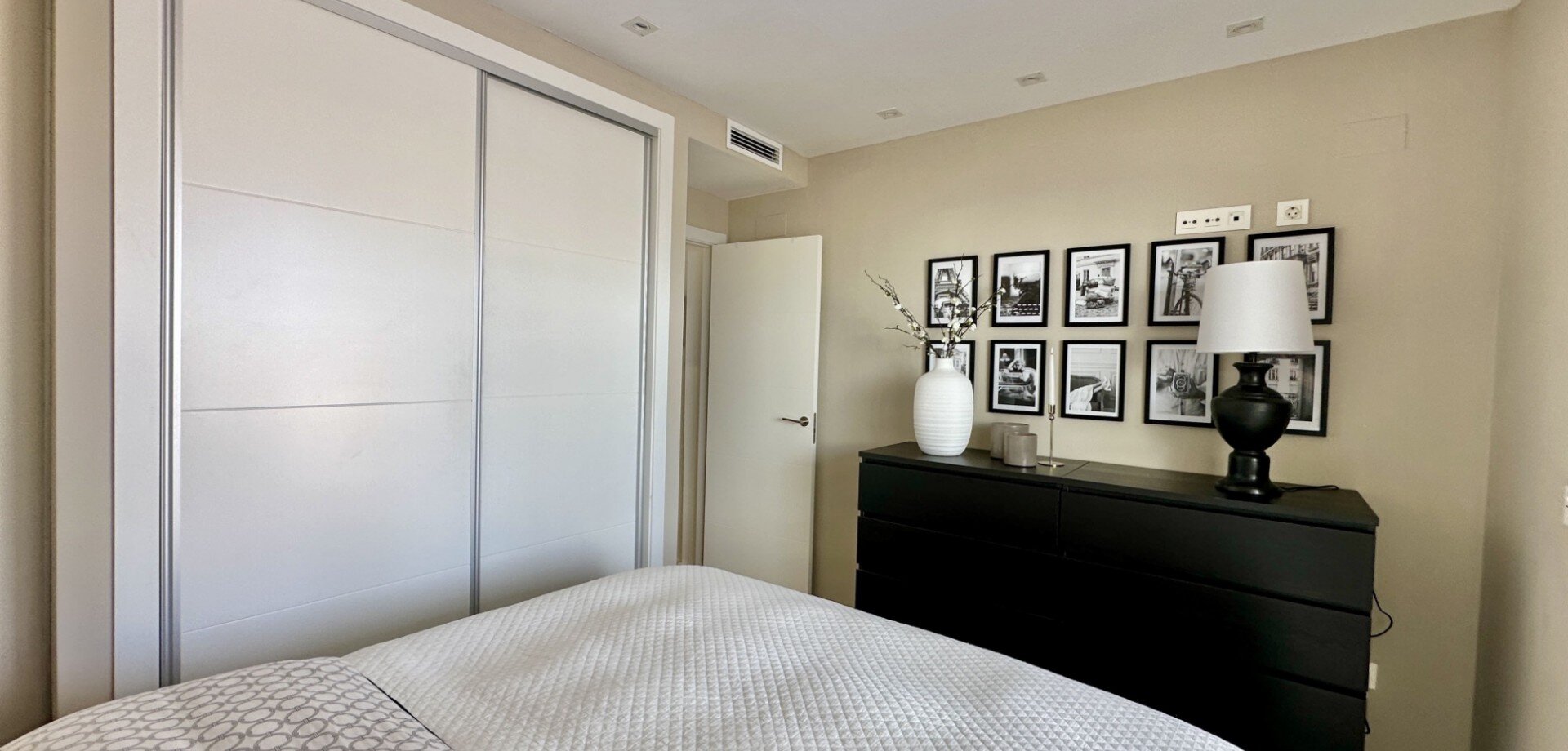 3-Bedroom Villa in Orihuela Costa - Image 40