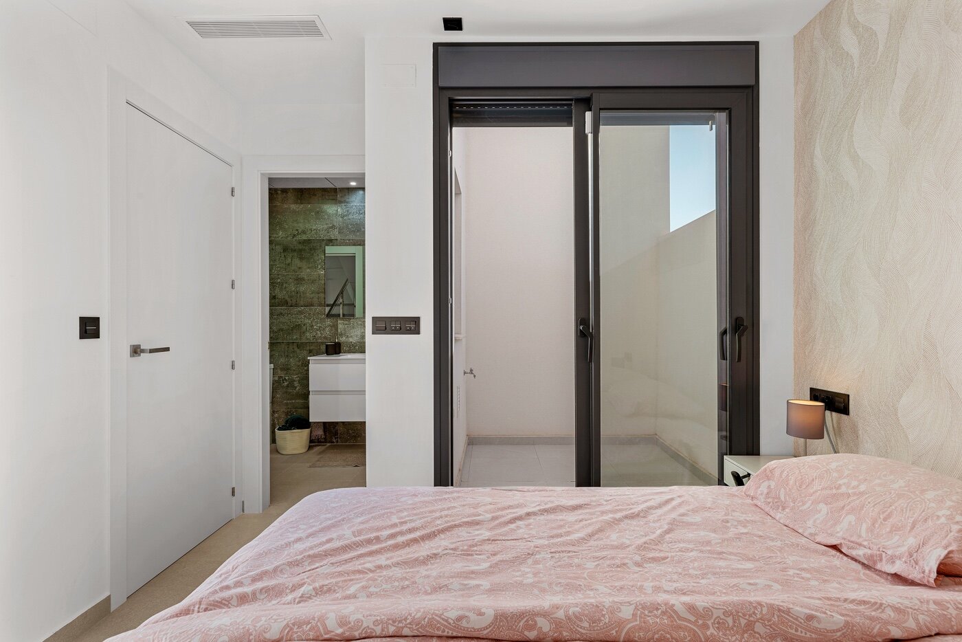 4-Bedroom Villa in Rojales - Image 9