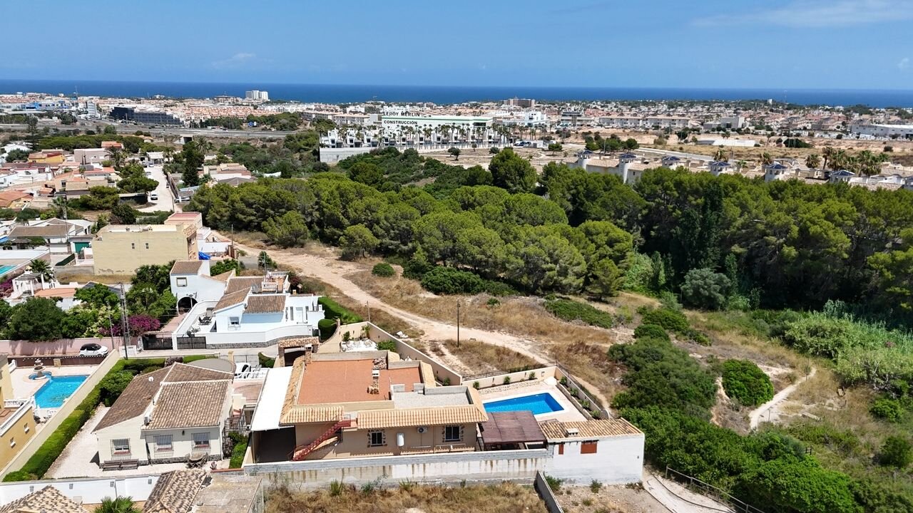Villa in Orihuela Costa - Image 3