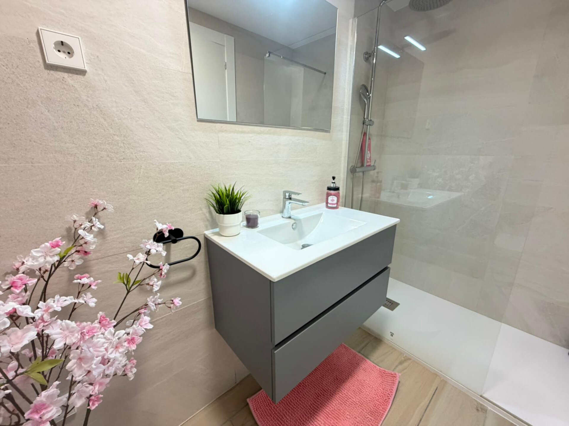 2-Bedroom Apartment in Los Alcázares - Image 12