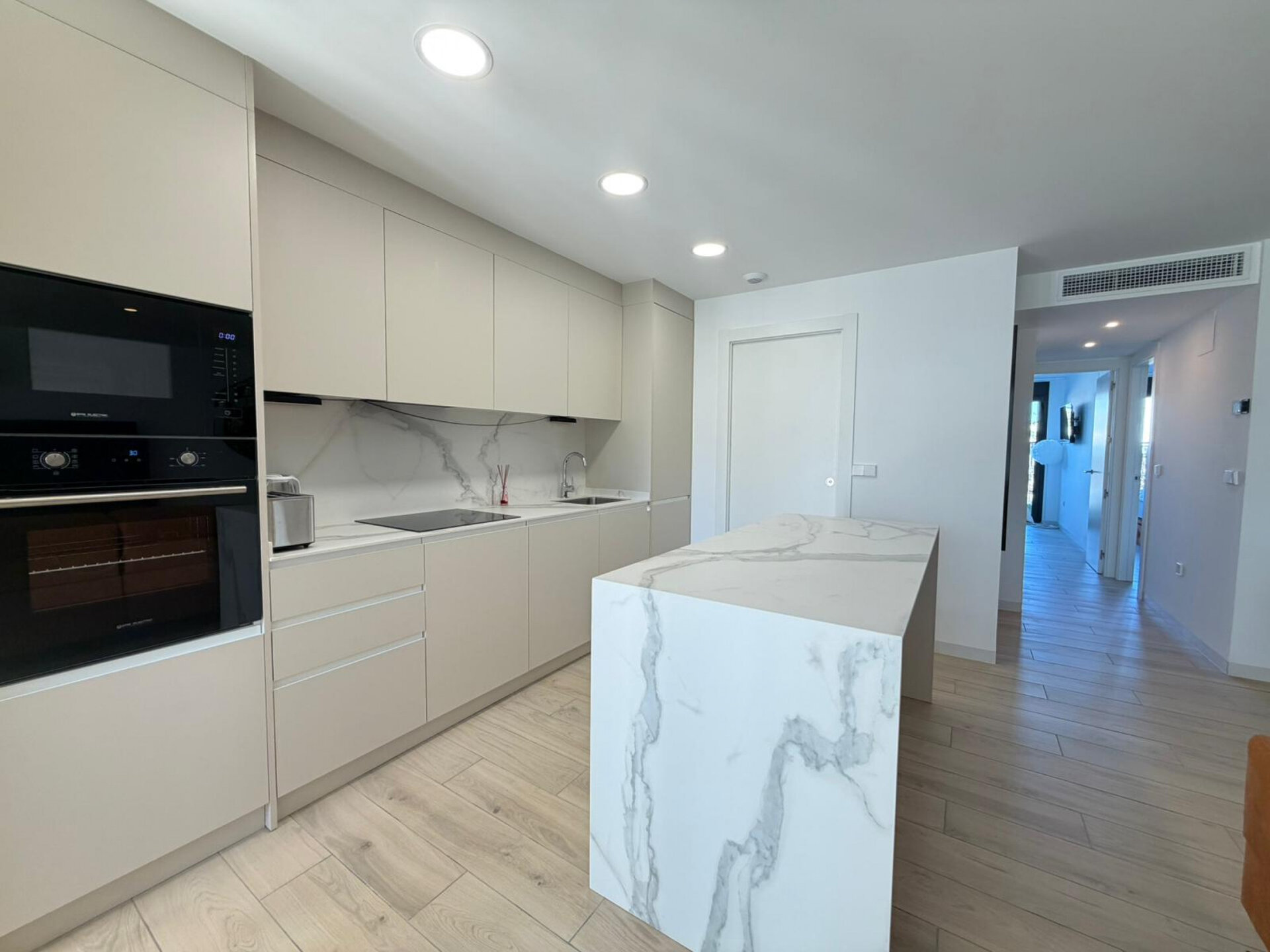 2-Bedroom Apartment in Los Alcázares - Image 6