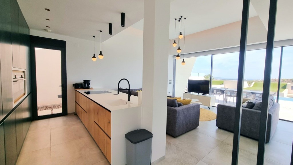 4-Bedroom Villa in Rojales - Image 10