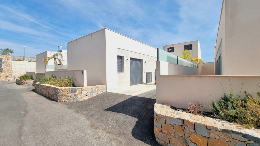 4-Bedroom Villa in Rojales - Image 3